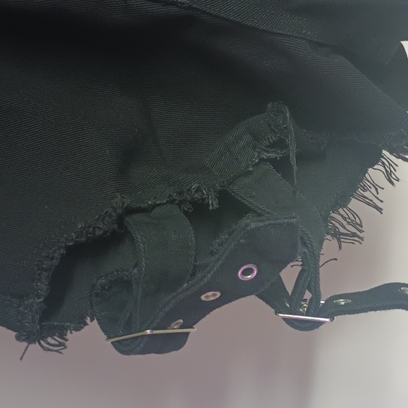 Distressed shorts - Picture 4 of 8